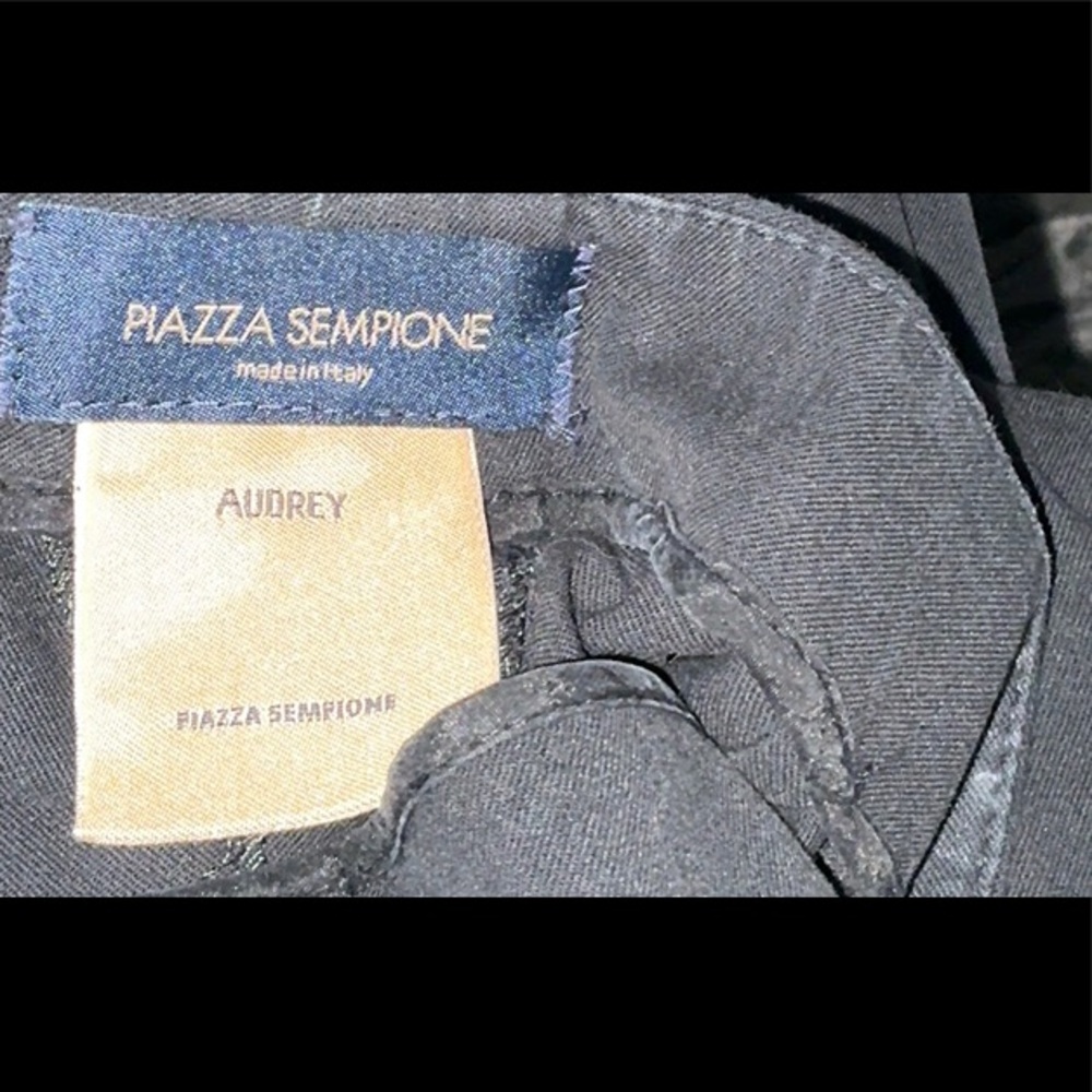 Piazza Sempione Black Audrey Capri side zip size 42/6 pants.